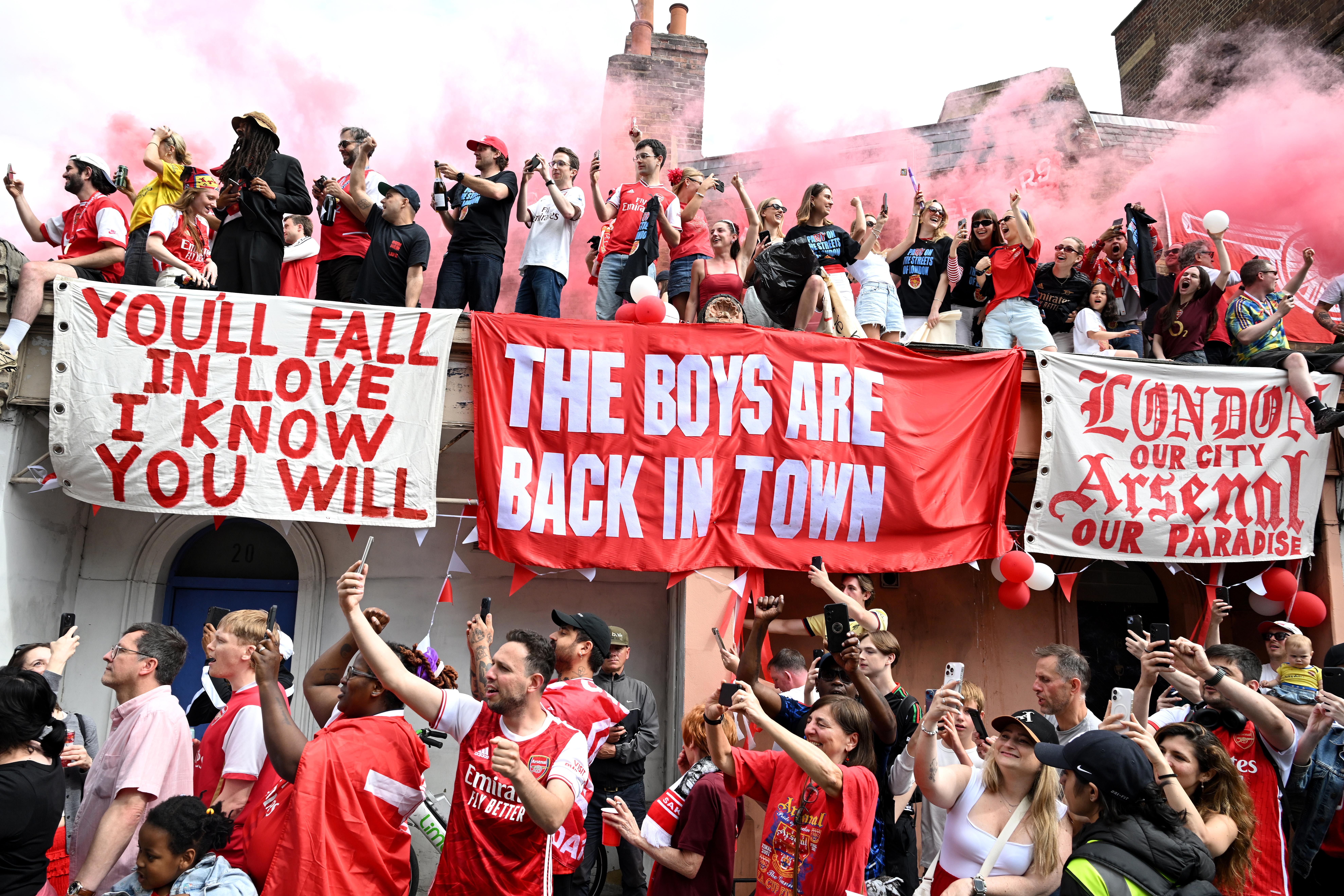 arsenal trophy parade